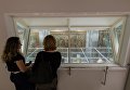 Посетители в реставрационно-хранительском центре Государственного Эрмитажа Старая Деревня в Санкт-Петербурге Посетители в реставрационно-хранительском центре Государственного Эрмитажа Старая Деревня в Санкт-Петербурге