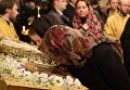 Прихожане во время утрени всенощного бдения в парижском храме Трех святителей, проходящей в рамках визита Патриарха Московского и всея Руси Кирилла во Францию Прихожане во время утрени всенощного бдения в парижском храме Трех святителей, проходящей в рамках визита Патриарха Московского и всея Руси Кирилла во Францию
