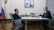 Председатель правительства РФ Дмитрий Медведев и генеральный директор Российского фонда прямых инвестиций Кирилл Дмитриев во время встречи в Доме правительства РФ. 7 декабря 2016 Председатель правительства РФ Дмитрий Медведев и генеральный директор Российского фонда прямых инвестиций Кирилл Дмитриев во время встречи в Доме правительства РФ. 7 декабря 2016