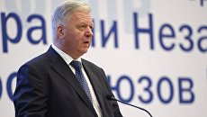 Председатель Федерации независимых профсоюзов РФ Михаил Шмаков выступает на заседании IX съезда Федерации независимых профсоюзов России в Сочи Председатель Федерации независимых профсоюзов РФ Михаил Шмаков выступает на заседании IX съезда Федерации независимых профсоюзов России в Сочи