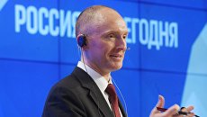 Картер Пэйдж во время выступления в международном мультимедийном пресс-центре МИА Россия сегодня. Архивное фото Картер Пэйдж во время выступления в международном мультимедийном пресс-центре МИА Россия сегодня. Архивное фото