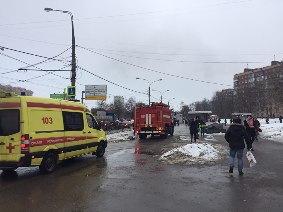 Дым у метро Коломенское, где раздался хлопок. 22 декабря 2016 Дым у метро Коломенское, где раздался хлопок. 22 декабря 2016