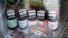 Спиртосодержащие средства на прилавке одного из магазинов. Архивное фото Спиртосодержащие средства на прилавке одного из магазинов. Архивное фото