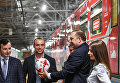 Игрок Спартака Денис Глушаков, начальник Московского метрополитена Дмитрий Пегов на торжественной презентации нового состава поезда, посвящённого Кубку конфедераций FIFA 2017 Игрок Спартака Денис Глушаков, начальник Московского метрополитена Дмитрий Пегов на торжественной презентации нового состава поезда, посвящённого Кубку конфедераций FIFA 2017