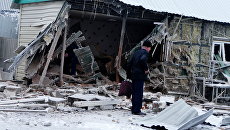 Последствия обстрела украинскими силовиками города Дебальцево в Донецкой области. Архивное фото Последствия обстрела украинскими силовиками города Дебальцево в Донецкой области. Архивное фото