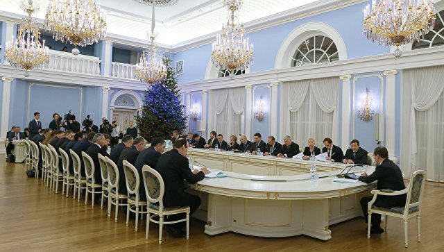 Дмитрий Медведев проводит заседание правительственной комиссии по вопросам социально-экономического развития Северо Кавказского федера