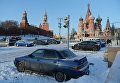 Парковка на площади Васильевский спуск в Москве Парковка на площади Васильевский спуск в Москве