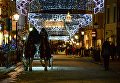 Люди на одной из улиц Кракова Люди на одной из улиц Кракова