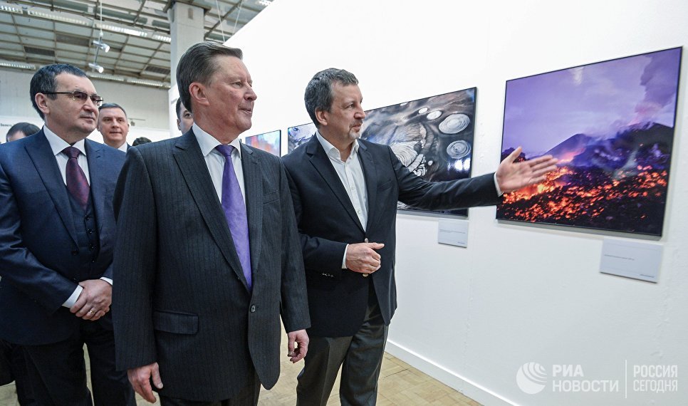 Фотограф Сергей Горшков и специальный представитель президента РФ по вопросам природоохранной деятельности, экологии и транспорта Сергей Иванов на открытии IV фестиваля Первозданная Россия в Москве Фотограф Сергей Горшков и специальный представитель президента РФ по вопросам природоохранной деятельности, экологии и транспорта Сергей Иванов на открытии IV фестиваля Первозданная Россия в Москве
