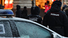 Сотрудники полиции на улице Москвы Сотрудники полиции на улице Москвы