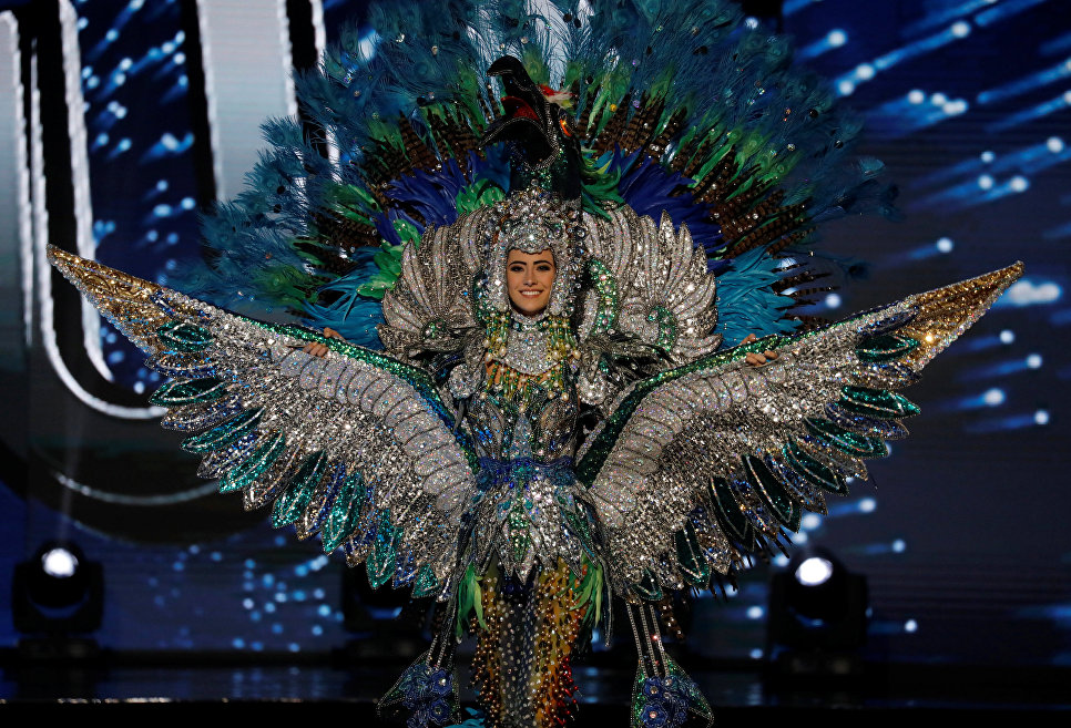 Участница конкурса Мисс Вселенная из Никарагуа в национальном костюме