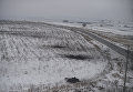 Следы от разорвавшихся боеприпасов на поле на окраине Донецка Следы от разорвавшихся боеприпасов на поле на окраине Донецка