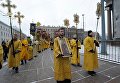 Крестный ход вокруг Исаакиевского собора по завершении божественной литургии Крестный ход вокруг Исаакиевского собора по завершении божественной литургии