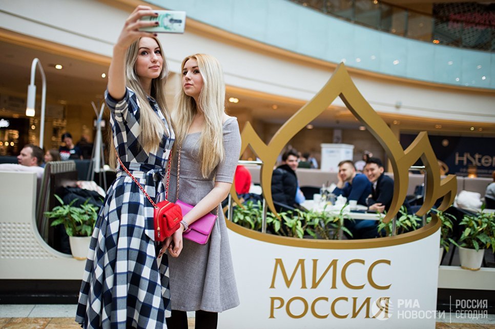 Участницы открытого кастинга национального конкурса Мисс Россия в торговом центре Афимолл Сити в Москве Участницы открытого кастинга национального конкурса Мисс Россия в торговом центре Афимолл Сити в Москве