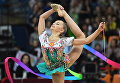 Арина Аверина (Россия) выполняет упражнение с лентой в финале индивидуальной программы по художественной гимнастики Гран-при Москвы Арина Аверина (Россия) выполняет упражнение с лентой в финале индивидуальной программы по художественной гимнастики Гран-при Москвы