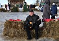 Участник во время праздничных гуляний, посвященных проводам Широкой Масленицы, в Суздале Участник во время праздничных гуляний, посвященных проводам Широкой Масленицы, в Суздале