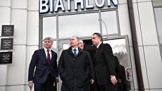 Президент РФ Владимир Путин во время посещения регионального центра спортивной подготовки Академия биатлона в Красноярске. 1 марта 2017 Президент РФ Владимир Путин во время посещения регионального центра спортивной подготовки Академия биатлона в Красноярске. 1 марта 2017