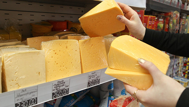 Продажа сыра. Архивное фото