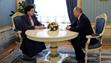 Президент РФ Владимир Путин и летчик-космонавт, первая в мире женщина, побывавшая в космосе, Валентина Терешкова во время встречи. 6 марта 2017 Президент РФ Владимир Путин и летчик-космонавт, первая в мире женщина, побывавшая в космосе, Валентина Терешкова во время встречи. 6 марта 2017