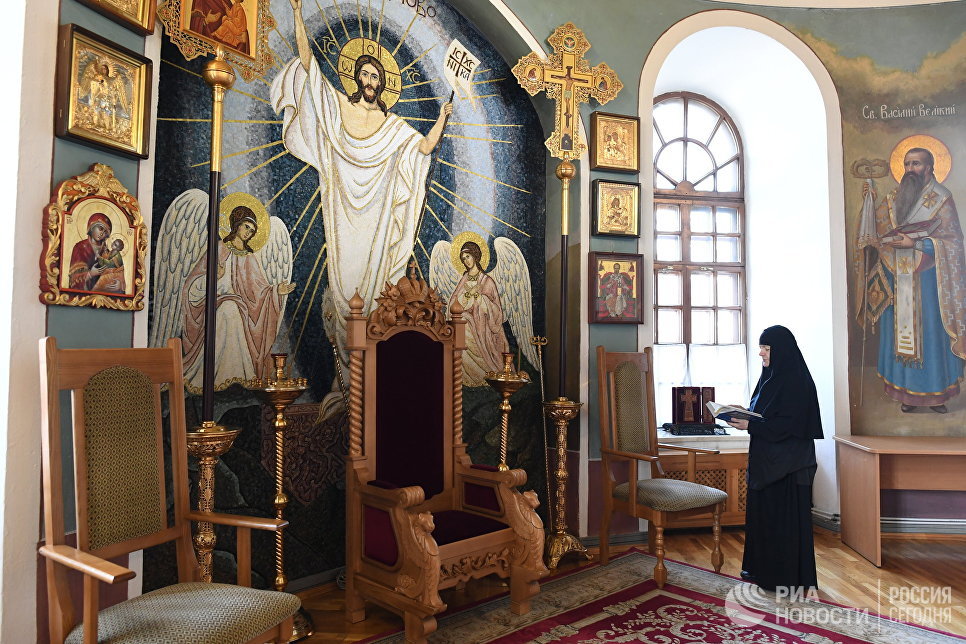 Алтарная часть Свято-Никольского собора Свято-Никольского Черноостровского женского монастыря в Малоярославце Калужской области Алтарная часть Свято-Никольского собора Свято-Никольского Черноостровского женского монастыря в Малоярославце Калужской области