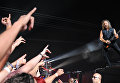 Гитарист группы Metallica Кирк Хэммет выступает на второй день рок-фестиваля Rock in Rio в Бразилии Гитарист группы Metallica Кирк Хэммет выступает на второй день рок-фестиваля Rock in Rio в Бразилии