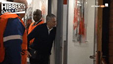 Моуринью передает коробку gif Моуринью передает коробку gif