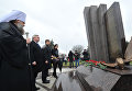 Митрополит Меркурий, Василий Голубев и Максим Соколов на церемонии открытия памятника жертвам авиакатастрофы самолета Boeing 737 в Ростове-на-Дону Митрополит Меркурий, Василий Голубев и Максим Соколов на церемонии открытия памятника жертвам авиакатастрофы самолета Boeing 737 в Ростове-на-Дону