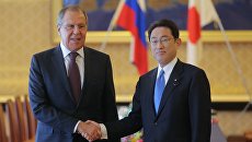 Министр иностранных дел Японии Фумио Кисида и министр иностранных дел РФ Сергей Лавров во время встречи в Японии. 20 марта 2017 Министр иностранных дел Японии Фумио Кисида и министр иностранных дел РФ Сергей Лавров во время встречи в Японии. 20 марта 2017