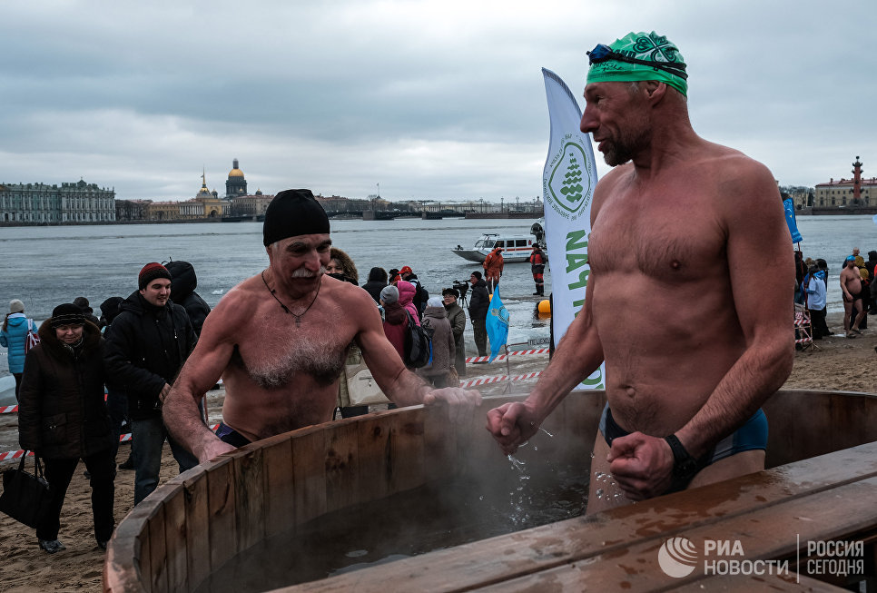Участники международного заплыва Возрождение традиции зимнего плавания в Петропавловской крепости Санкт-Петербурга Участники международного заплыва Возрождение традиции зимнего плавания в Петропавловской крепости Санкт-Петербурга