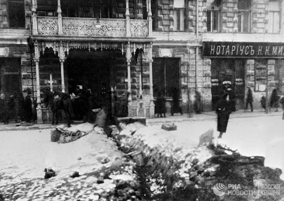 Окопы на Вознесенской площади в Москве Окопы на Вознесенской площади в Москве