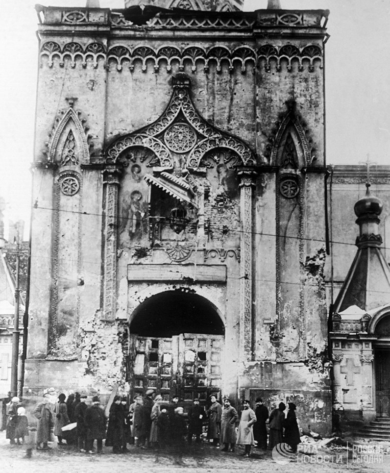 Никольские ворота Московского Кремля. 1917 год Никольские ворота Московского Кремля. 1917 год