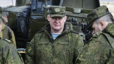 Командующий Воздушно-десантными войсками Андрей Сердюков на учениях в Крыму. Архивное фото Командующий Воздушно-десантными войсками Андрей Сердюков на учениях в Крыму. Архивное фото