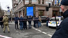Сотрудники правоохранительных органов на месте убийства бывшего депутата Государственной Думы РФ Дениса Вороненкова в Киеве Сотрудники правоохранительных органов на месте убийства бывшего депутата Государственной Думы РФ Дениса Вороненкова в Киеве