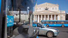 Автобус в центре Москвы. Архивное фото Автобус в центре Москвы. Архивное фото
