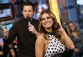 Актриса Кармен Электра и VJ Дэмиен Фэйхи во время MTV Total Request Live. 2007 год Актриса Кармен Электра и VJ Дэмиен Фэйхи во время MTV Total Request Live. 2007 год
