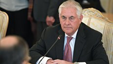 Государственный секретарь США Рекс Тиллерсон во время переговоров в Москве с министром иностранных дер РФ Сергеем Лавровым. 12 апреля 2017 Государственный секретарь США Рекс Тиллерсон во время переговоров в Москве с министром иностранных дер РФ Сергеем Лавровым. 12 апреля 2017
