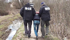 Сотрудники ФСБ задерживают одного из организаторов террористического акта в метро Санкт-Петербурга Аброра Азимова Сотрудники ФСБ задерживают одного из организаторов террористического акта в метро Санкт-Петербурга Аброра Азимова