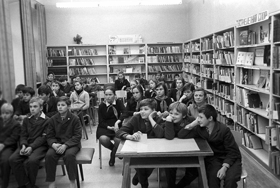 © РИА Новости . Игорь Уткин / Центральная городская библиотека имени Н.А. Некрасова, 1974 год