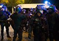 Сотрудники полиции неподалеку от места перестрелки в Париже. Один полицейский погиб, еще один ранен при перестрелке в районе Елисейских полей в Париже Сотрудники полиции неподалеку от места перестрелки в Париже. Один полицейский погиб, еще один ранен при перестрелке в районе Елисейских полей в Париже