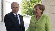 Президент РФ Владимир Путин и федеральный канцлер ФРГ Ангела Меркель во время встречи. 2 мая 2017 Президент РФ Владимир Путин и федеральный канцлер ФРГ Ангела Меркель во время встречи. 2 мая 2017