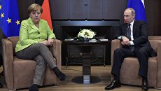 Президент РФ Владимир Путин и федеральный канцлер ФРГ Ангела Меркель во время встречи. 2 мая 2017 Президент РФ Владимир Путин и федеральный канцлер ФРГ Ангела Меркель во время встречи. 2 мая 2017