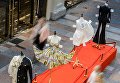 Выставка Бумажные куклы: 2D-мода от Moschino в ГУМе Выставка Бумажные куклы: 2D-мода от Moschino в ГУМе