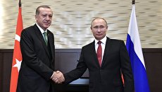 Президент РФ Владимир Путин и президент Турции Реджеп Тайип Эрдоган во время встречи в Сочи. 3 мая 2017 Президент РФ Владимир Путин и президент Турции Реджеп Тайип Эрдоган во время встречи в Сочи. 3 мая 2017