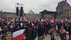 Обстановка на площади у Лувра, где ожидается Макрон при объявлении результатов выборов во Франции Обстановка на площади у Лувра, где ожидается Макрон при объявлении результатов выборов во Франции