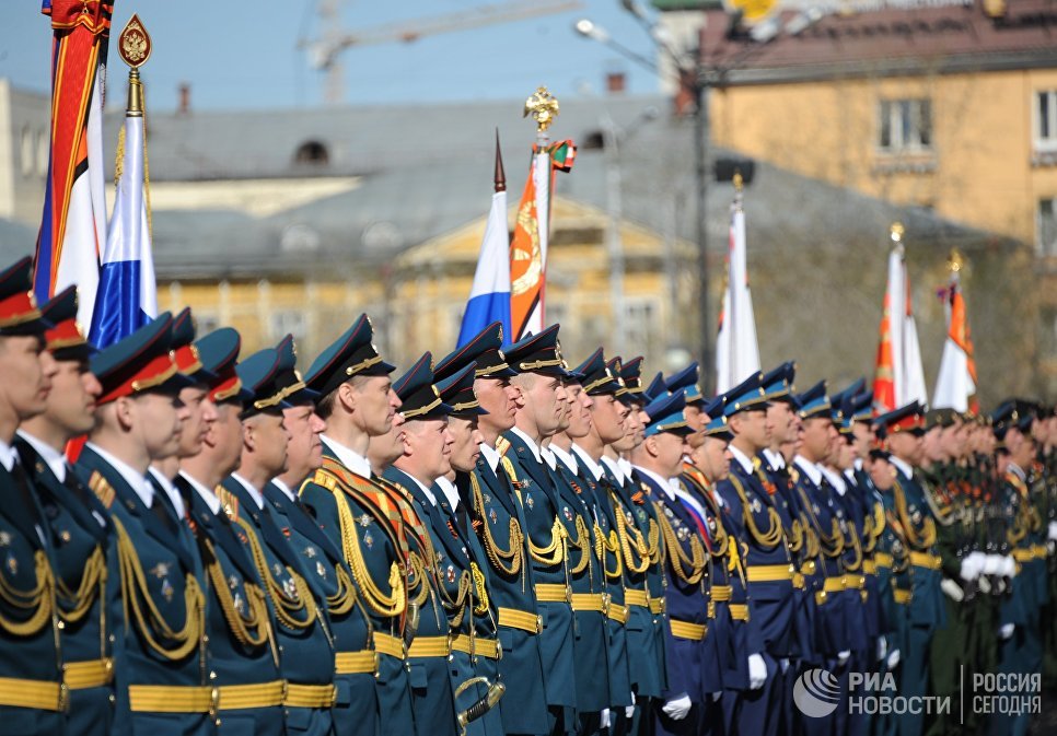 Военнослужащие во время военного парада в Чите, посвящённого 72-й годовщине Победы в Великой Отечественной войне 1941-1945 годов Военнослужащие во время военного парада в Чите, посвящённого 72-й годовщине Победы в Великой Отечественной войне 1941-1945 годов