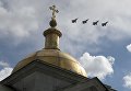 Самолеты-перехватчики МиГ 31 в небе во время военного парада в Санкт-Петербурге, посвящённого 72-й годовщине Победы в Великой Отечественной войне 1941-1945 годов Самолеты-перехватчики МиГ 31 в небе во время военного парада в Санкт-Петербурге, посвящённого 72-й годовщине Победы в Великой Отечественной войне 1941-1945 годов