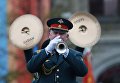 Музыкант на военном параде, посвященном 72-й годовщине Победы в Великой Отечественной войне 1941-1945 годов Музыкант на военном параде, посвященном 72-й годовщине Победы в Великой Отечественной войне 1941-1945 годов