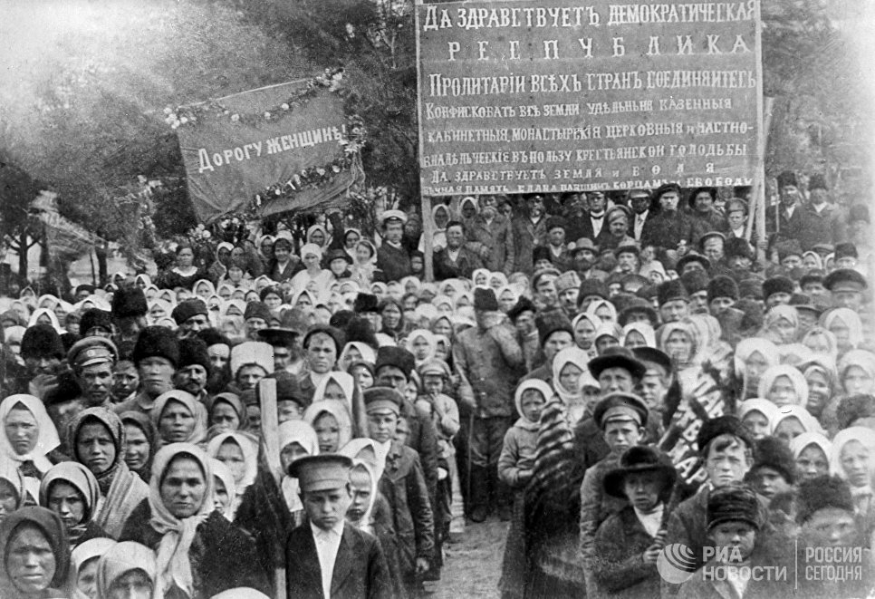 Демонстрация крестьян в поддержку февральской буржуазно-демократической революции в Сибири. Июнь-июль 1917 года Демонстрация крестьян в поддержку февральской буржуазно-демократической революции в Сибири. Июнь-июль 1917 года
