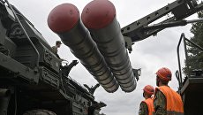 Перезарядка зенитного ракетного комплекса С-400 Триумф во время учений в Московской области. 17 мая 2017 Перезарядка зенитного ракетного комплекса С-400 Триумф во время учений в Московской области. 17 мая 2017