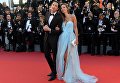 Актёр Эдриан Броуди и модель Лара Лието на красной дорожке церемонии открытия 70-го Каннского международного кинофестиваля Актёр Эдриан Броуди и модель Лара Лието на красной дорожке церемонии открытия 70-го Каннского международного кинофестиваля